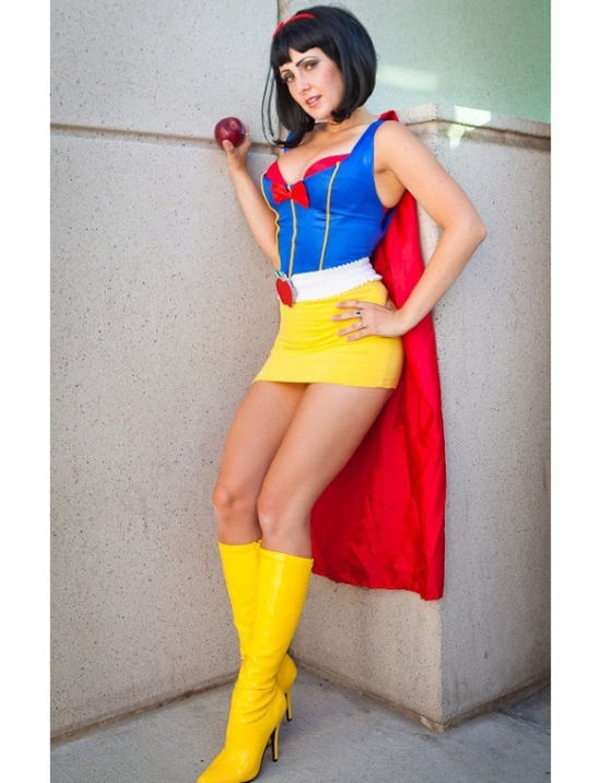 Snow White Cosplay